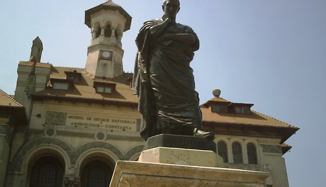 Simpozion omagial la Universitatea 