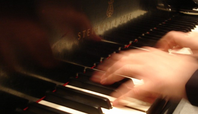 Londonezii vor asculta duminică arii și sonate de George Enescu în ritm de jazz - pian-1321705363.jpg