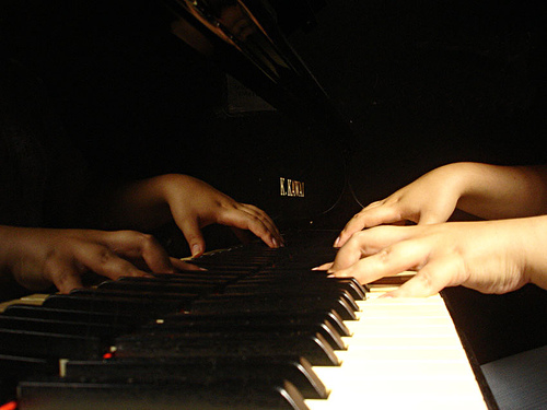 Recital extraordinar de pian la Medgidia - pianoteacher-1318938020.jpg