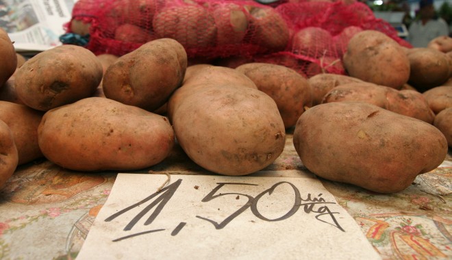 INS. Cu cât s-au scumpit mărfurile alimentare la sfârșitul anului 2012 - piata-1357895503.jpg
