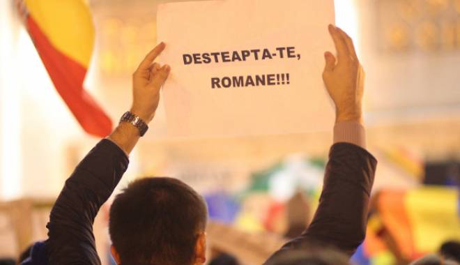 Peste 1.000 de manifestanți au pornit în marș spre Guvern - piata-1416164074.jpg