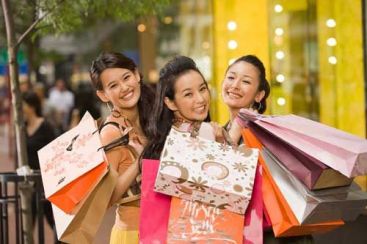 Chinezii cumpără un sfert din bunurile de lux la nivel mondial - piatapecaretoatebrandurilerecrut-1347000242.jpg