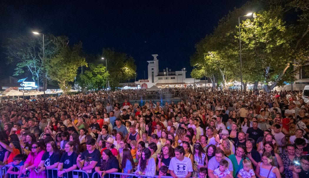 Weekendul Weeknd-urilor la Mamaia, într-o atmosferă de artificii și focuri bengale - piateta-cazino-mamma-mia-showtim-1724162738.jpg