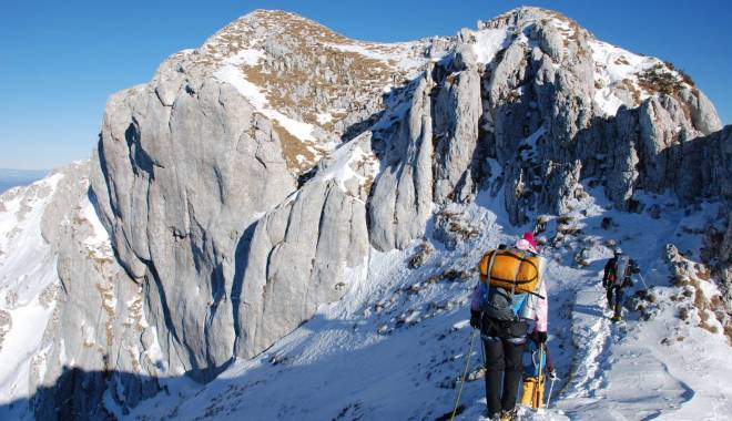 Trupul turistului ucrainean care a murit în Piatra Craiului a fost coborât de pe munte - piatracraiului-1456563087.jpg