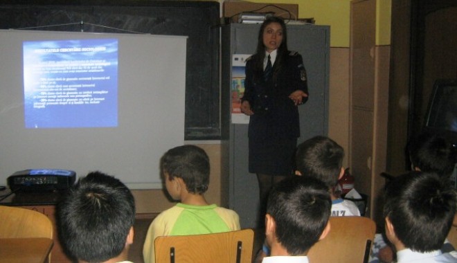 Polițiștii constănțeni previn pornografia infantilă - picture053-1318600031.jpg