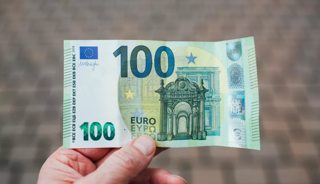 Cum poți evita comisioanele la conturile în euro - picture1-1766043053.webp
