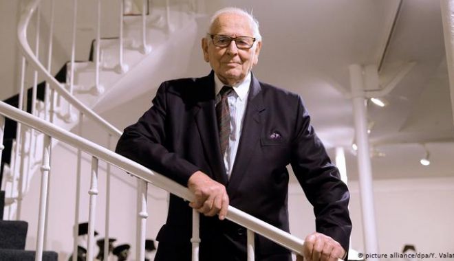 A murit creatorul de modă Pierre Cardin. Avea 98 de ani - pierrecardin-1609248006.jpg