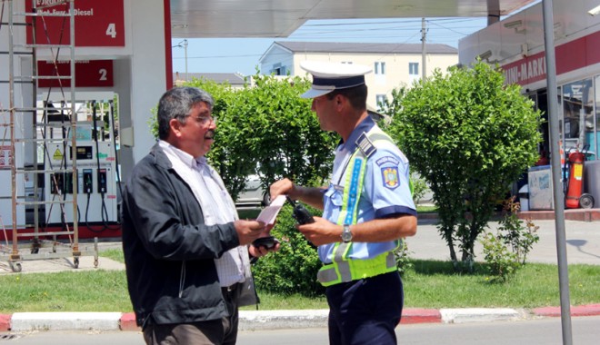 Sute de pietoni, amendați de rutieriști - pieton-1382544467.jpg