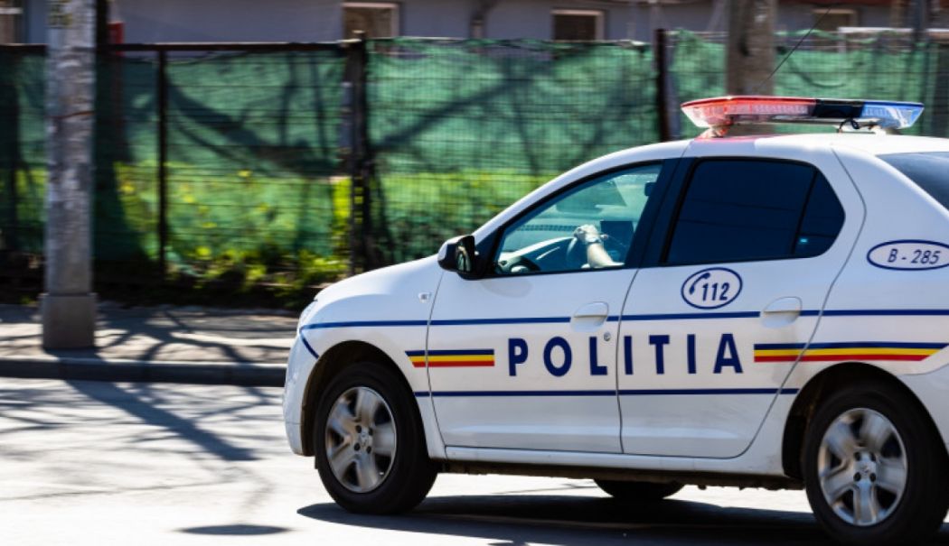 Șofer de 68 de ani, cercetat pentru tentativă de omor după ce a luat pe capotă un pieton și a mers în zig-zag cu el - pieton-acrosat-1735054031.jpg