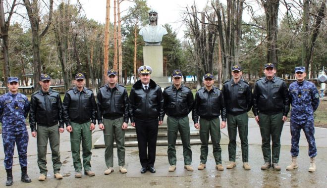 Întâlnire cu viitorii piloți de elicoptere ai Forțelor Navale - piloti-1581266461.jpg
