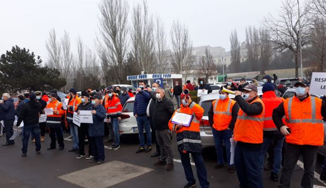 Piloții din portul Constanța au protestat în fața sediului CNAPMC - pilotiidinportulconstantaauprote-1609764102.jpg