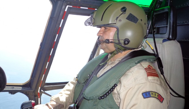 Cum se antrenează și cât de grele sunt misiunile cu elicopterul - Secretele piloților militari / Galerie FOTO - pilotmilitar7-1391450398.jpg