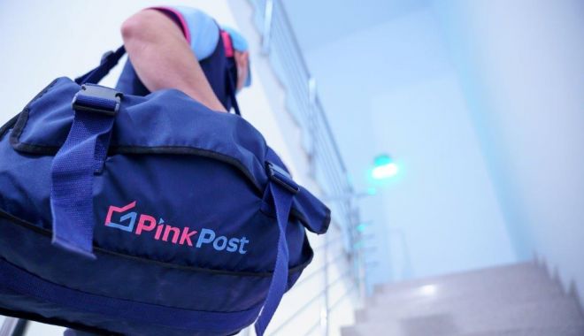 Clienții Enel pot plăti factura direct la poștașii Pink Post - pinkpost-59-1679988066.jpg