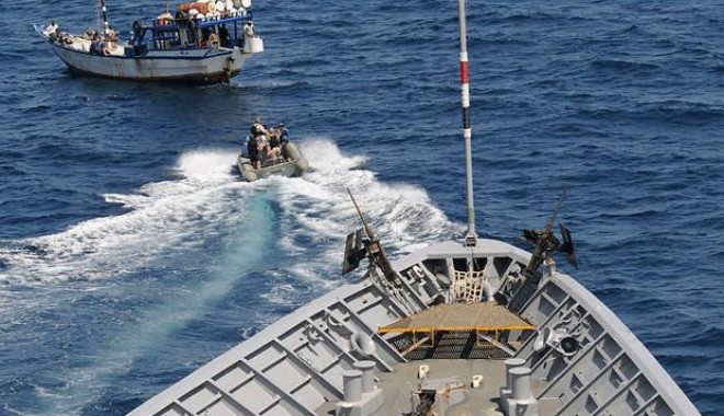 Asiguratorii maritimi extind zona de risc de război pe coasta Africii de Vest - pirates-1312628599.jpg