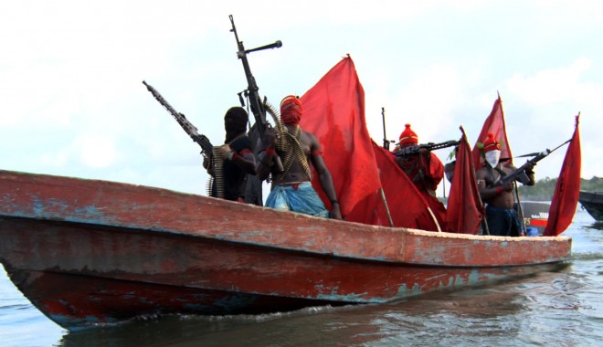 Pirații nigerieni au răpit doi navigatori americani - pirati-1382708352.jpg
