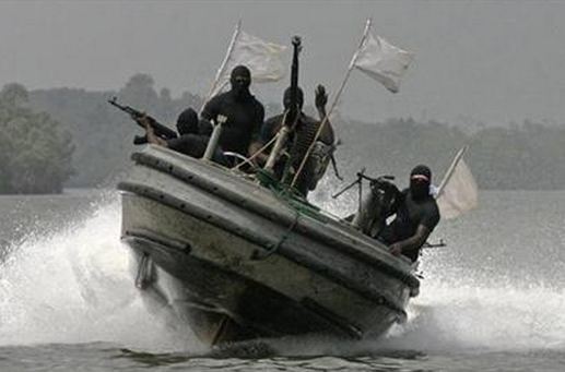Opt marinari, răpiți de pe un remorcher de pirați - piratiinigerieniaurapitoptmarina-1493042581.jpg