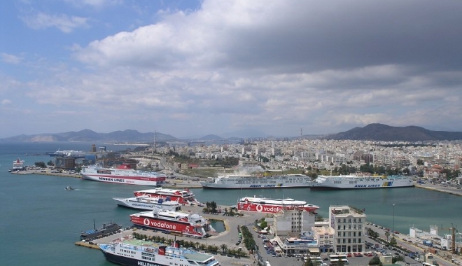 Grecia a vândut chinezilor cel mai mare port al țării pentru 368,5 milioane de euro - pireu-1460125160.jpg