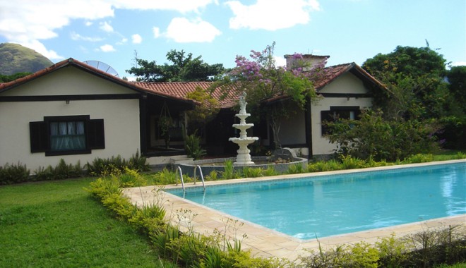 Cum aleg locul de amplasare a piscinei? - piscina-1361885863.jpg
