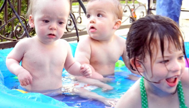 Copilul trebuie supravegheat în piscină! - piscinabebelusi-1311946651.jpg