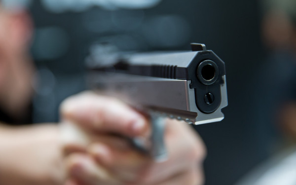 Amenințare cu arma într- sală de jocuri mecanice - pisto-1594725991.jpg