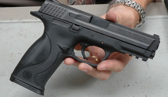 Focuri de armă la Medgidia - pistol-1318528879.jpg