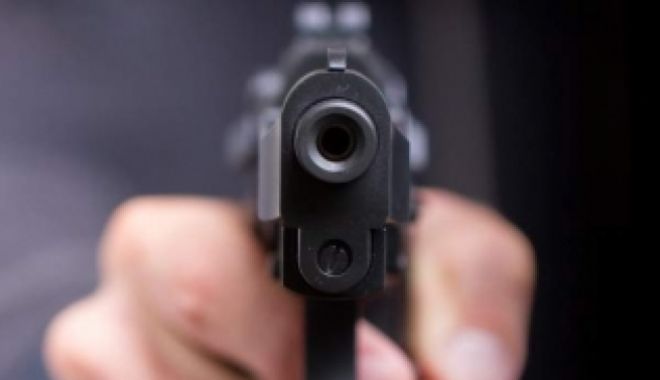 Împușcături în plină stradă! O persoană a fost rănită - pistol-1530567970.jpg