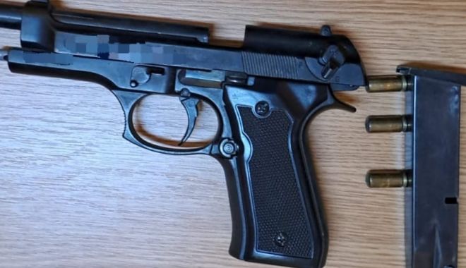 Percheziții la Cernavodă într-un dosar de lovire sau alte violențe și violare de domiciliu - pistol-1695819297.jpg