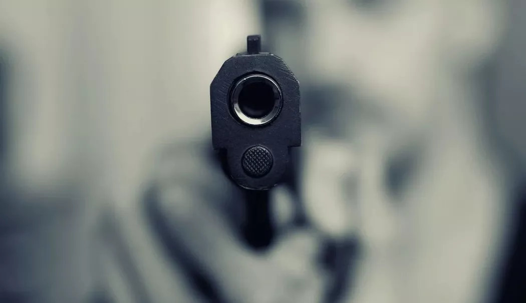 Elev împușcat în cap, în liceu, cu un pistol airsoft. Incident semnalat în aplicația 