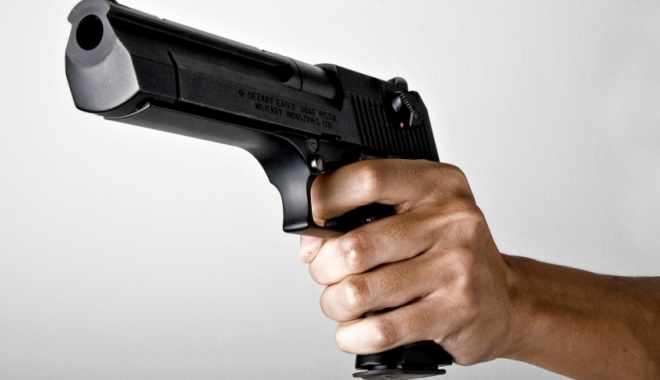 Crainicul și directorul unui post de radio au fost uciși în direct - pistol2-1487098300.jpg