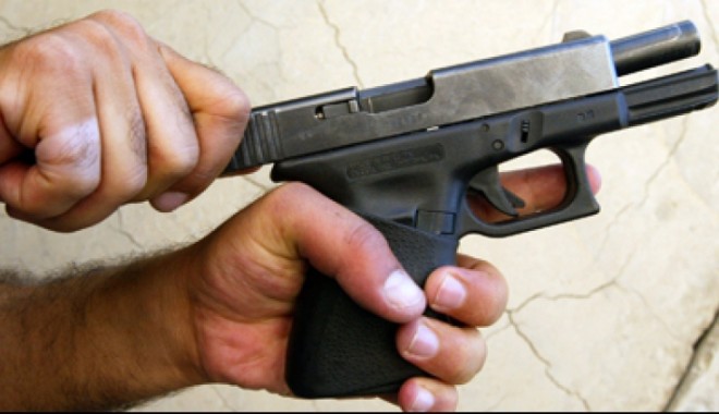 Un deputat a fost răpit și executat - pistolcubile66607200-1384093112.jpg