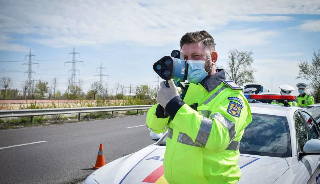 Șoferiță prinsă zburând pe șosea cu 176 km/h: explicația i-a uimit pe polițiști