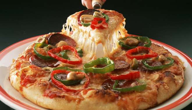 Pizza și shaorma, produsele suspecte în cazul toxiinfecției alimentare din Costinești - pizza-1311674035.jpg