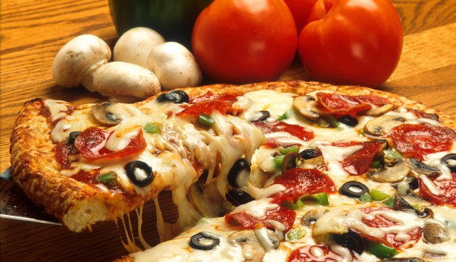 ATENȚIE mare unde mâncați! - pizza1-1377780253.jpg