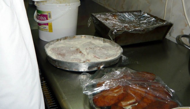 Pizza cu gândaci și șnițel cu păr. Ce a mai găsit OPC la terasele de pe litoral, de 1 Mai - pizzacu-1399392738.jpg
