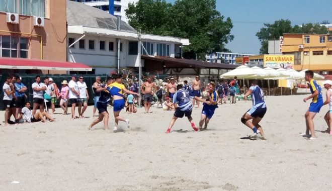 Placaje pe nisip!  Start al turneului Oval  5 Beach Rugby România - placaje1-1498496053.jpg
