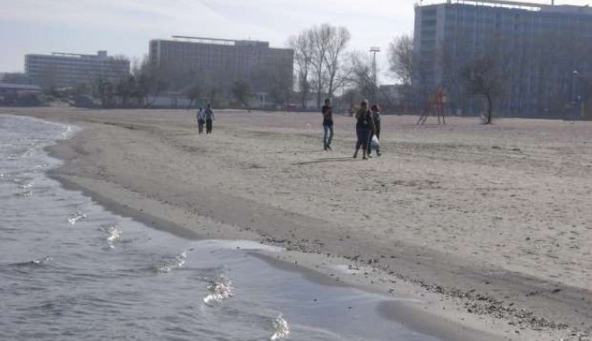 Soare și maxime de 28 de grade Celsius astăzi, pe litoral - plaja-1316761387.jpg