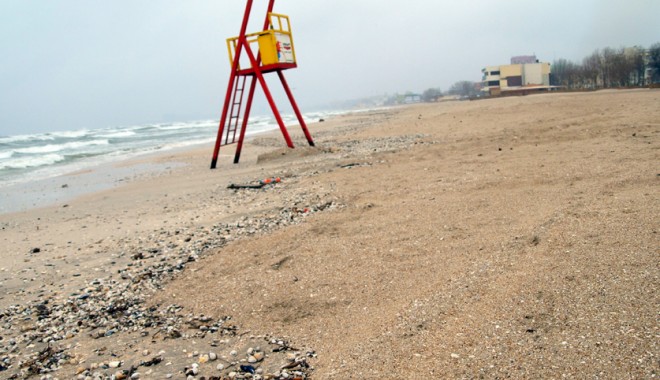 Începe bătaia pentru plajele Mării Negre - plaja-1330254980.jpg