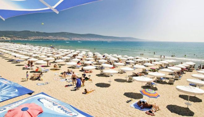 Vânzătorii de pe litoralul bulgăresc se plâng că turiștii sunt săraci - plaja-1628759281.jpg