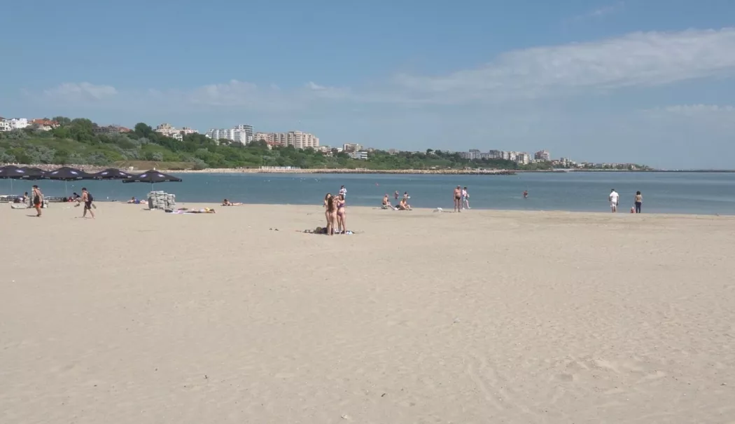 Mai fierbinte ca vara! Relaxare și atmosferă de vacanță pe plajă - plaja-1779890672.webp