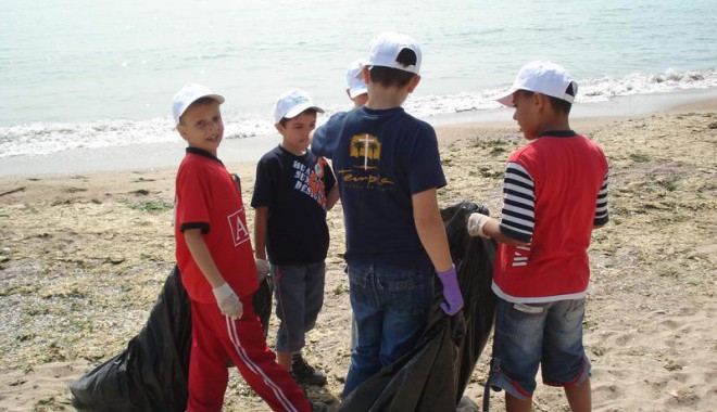 Ce au găsit voluntarii pe plajele constănțene - plaja14-1321561000.jpg