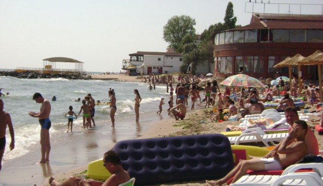 Litoralul, fruntaș la nereguli - plajacostinesti6-1326123038.jpg