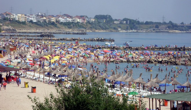 Cine a pus mâna pe plajele românești - plajaeforienord-1332177048.jpg