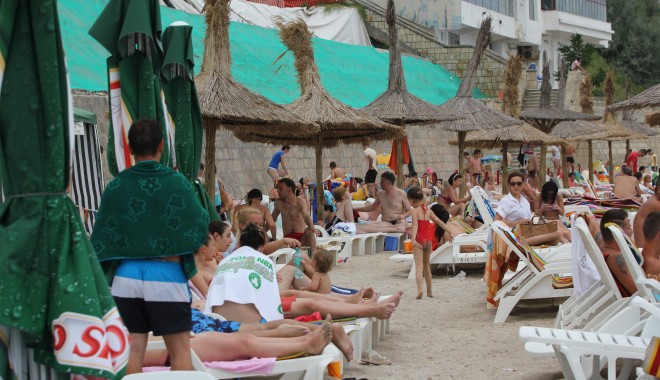 Furt pe plaja din Mangalia / Turistă lăsată fără poșetă - plajaeforienord17-1340620730.jpg
