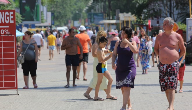 DISPERARE în stațiunea Mamaia / O femeie a încercat să se sinucidă, pentru că nu a găsit de muncă - plajamamaia117-1342603805.jpg