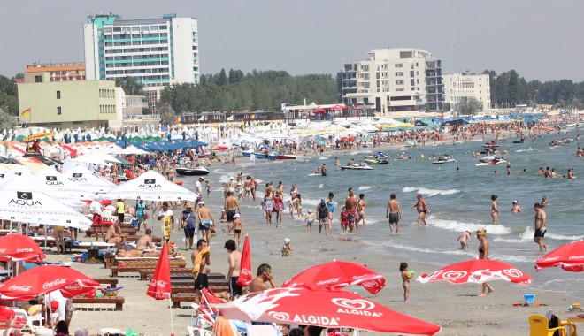 Zeci de mii de turiști vor petrece vacanța de vară în hoteluri all inclusive de pe litoral - plajamamaia23-1374237501.jpg