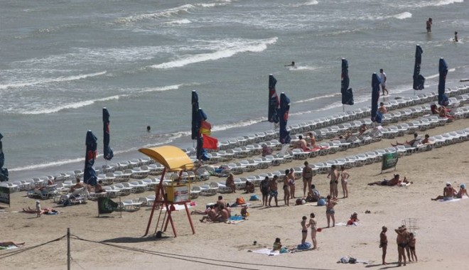 Steag roșu pe litoral/ Este interzis scăldatul în mare - plajamodern3-1343117426.jpg