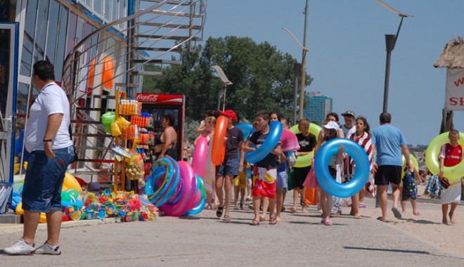 Primăria Mangalia are în lucru un proiect de modernizare a falezei Neptun-Jupiter - plajaneptun73-1361555393.jpg