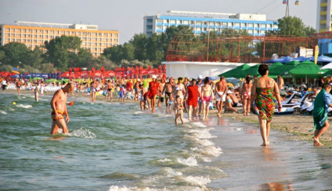 Turiștii au dublat prezentările la urgența Spitalului Județean - plajapublimediaovidiumic-1340184865.jpg