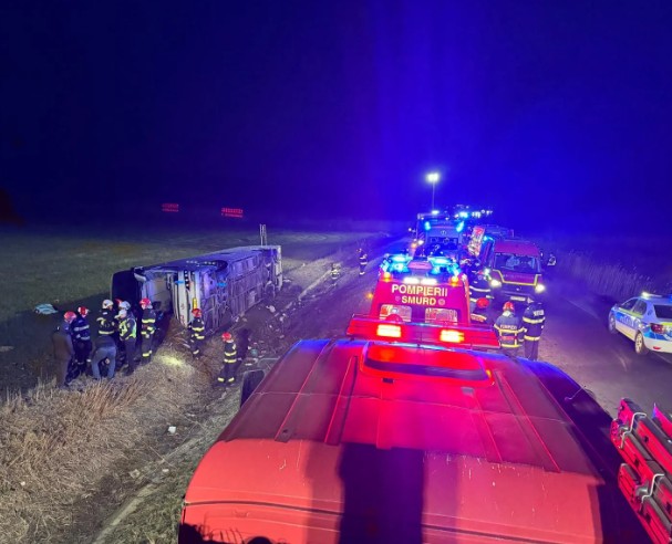 Plan Roșu activat după ce un autocar s-a răsturnat. Un mort și 14 răniți - plan-rosu-galati-1774080944.webp