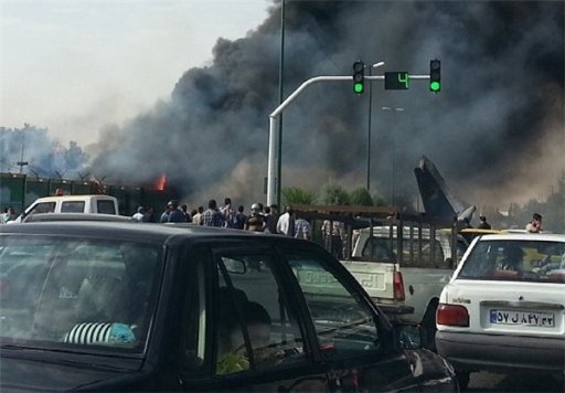 Un avion de pasageri s-a prăbușit în Iran. 38 de oameni au murit și 10 au fost răniți - planecrashiran-1407670492.jpg